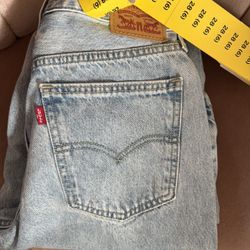Women’s Levi’s Low Pro Size 6 