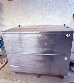 Beverage -Air Cooler with top and slide access