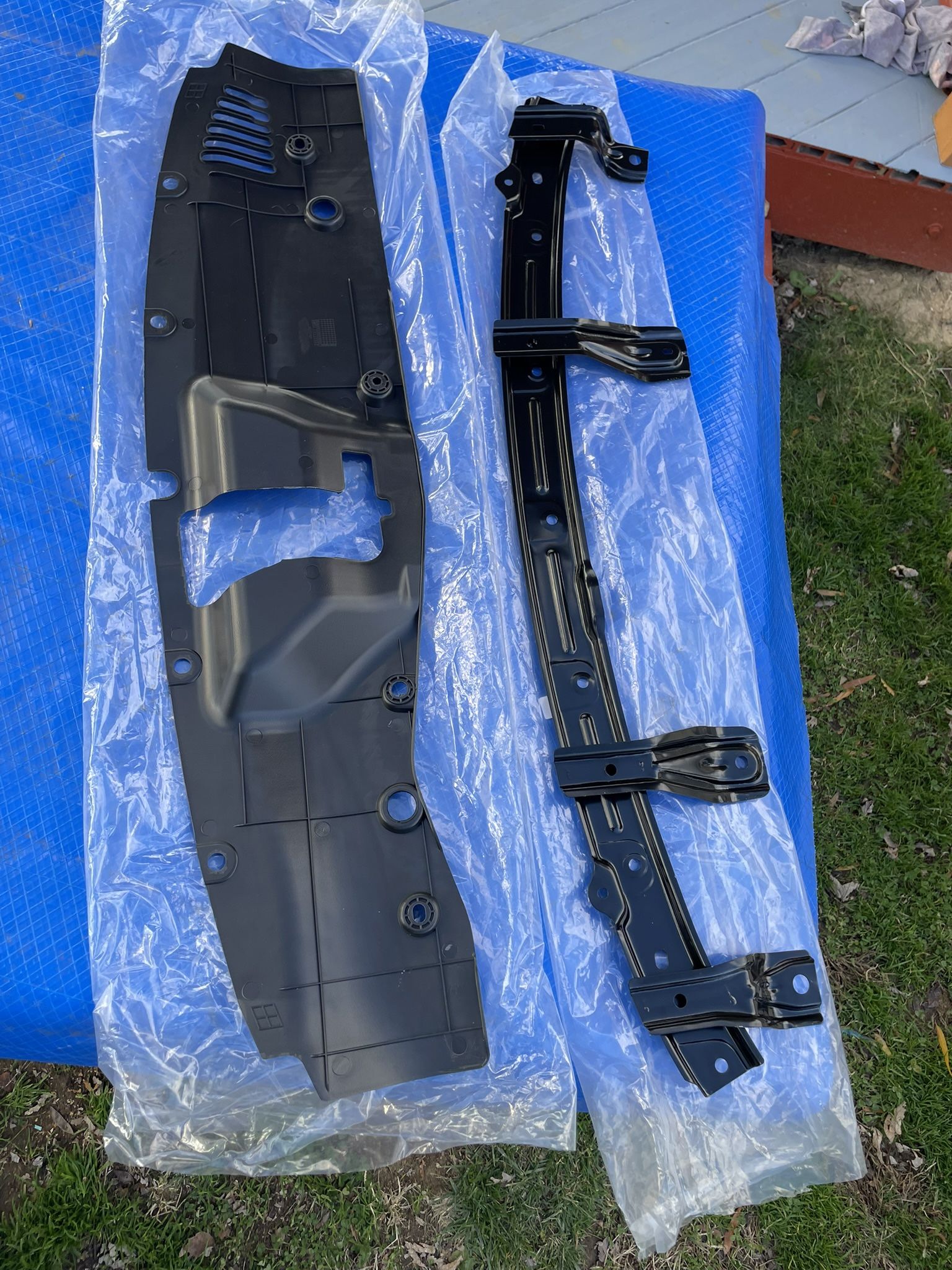 Radiator Cover & Bracket