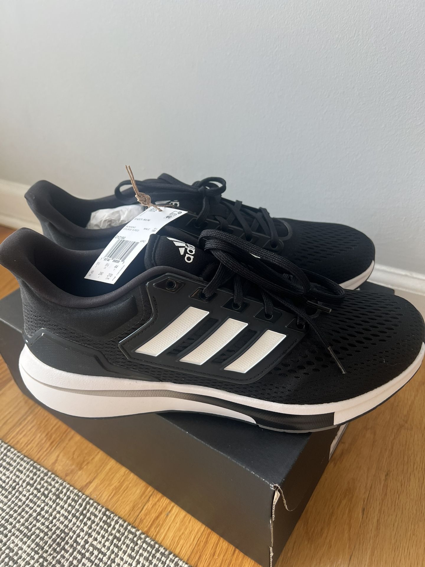 Adidas EQ 21 Run size 10