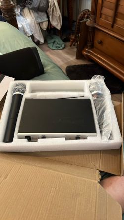 Wireless Microphone Set System, Barely Used
