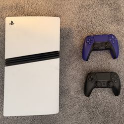 PS5 Pro + 2 Controllers