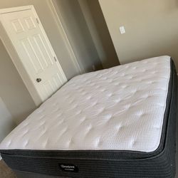KING BEAUTYREST PRESSURESMART MATTRESS AND FREE BOX SPRINGS 