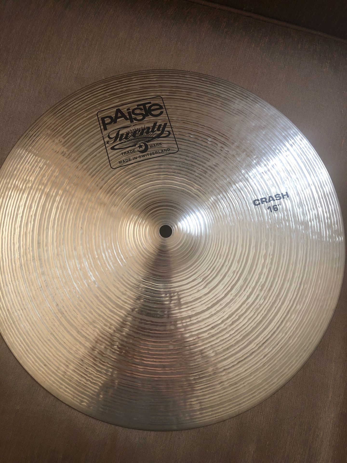 Cymbal 16 crash, PAISTE. Excellent condition like new.