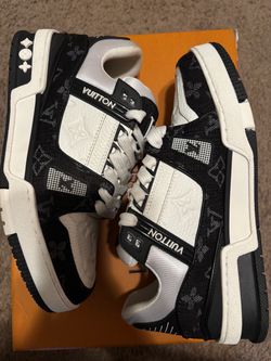Louis Vuitton Trainer Sneakers Black White
