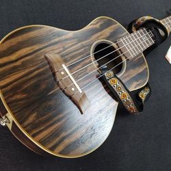 Berkeley 30" Ukulele w/ Aquila String .Spenish Classical style Strip (pad bag