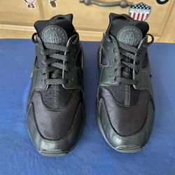 Nike Air Huarache Triple Black Size 8.5 