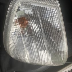C230k Mercedes-Benz Left Headlight 