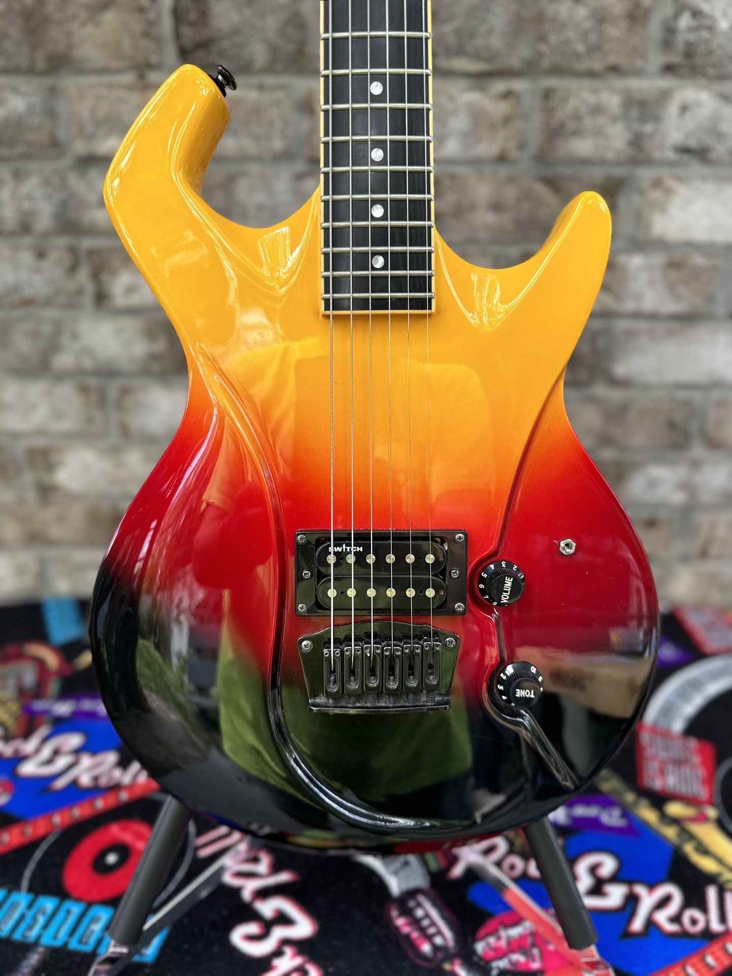SWITCH VIBRACELL ELECTRIC GUITAR-Beautiful Gloss Sunset Fade! Exc. Condition!