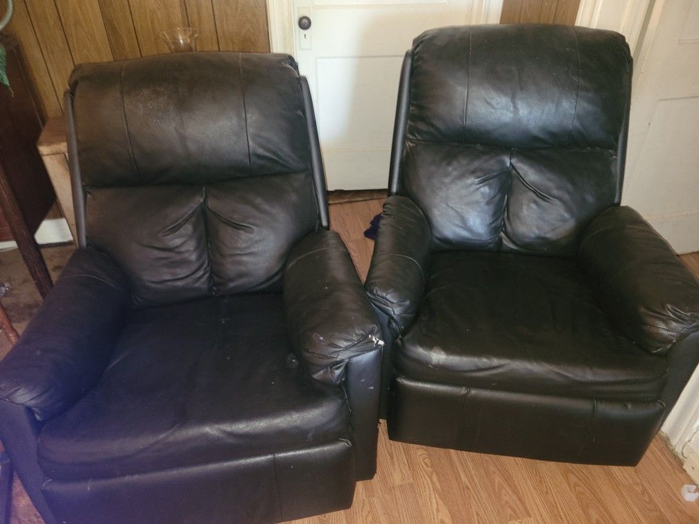 A Set Of Leather Recliners