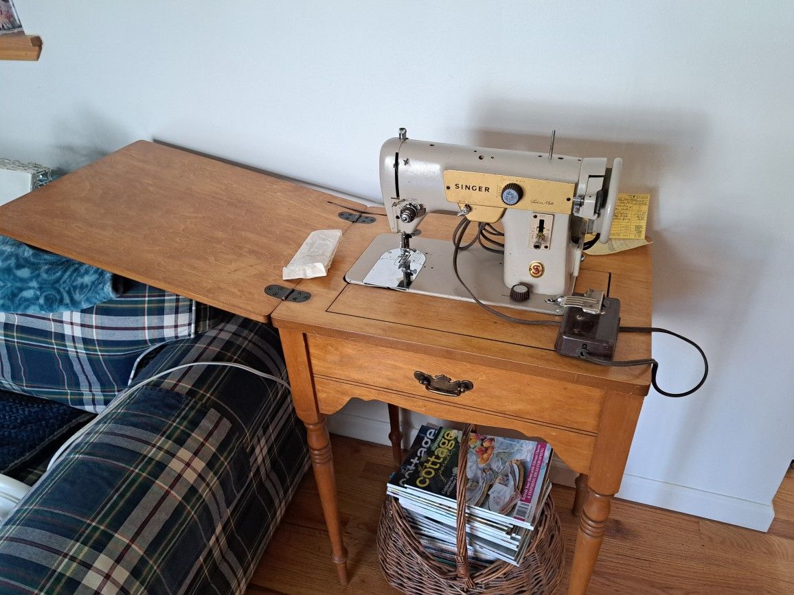 Vintage Sewing Machine 