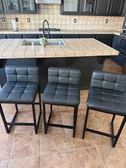 Modern Black Upholstered Bar Stools – Set of 3