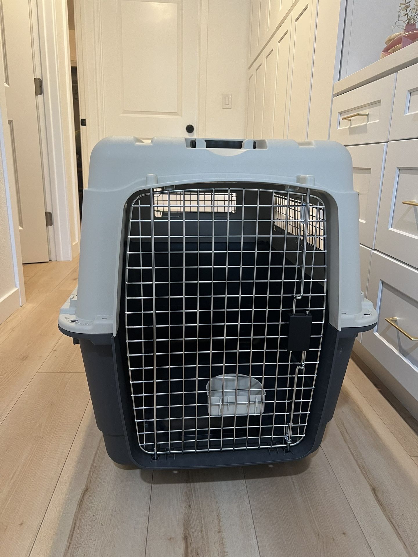 **USED**X-Large Dog Crate, Kennel, Pet Carrier 23.6 x 35.4 x 28.0 inches (19.4lbs)