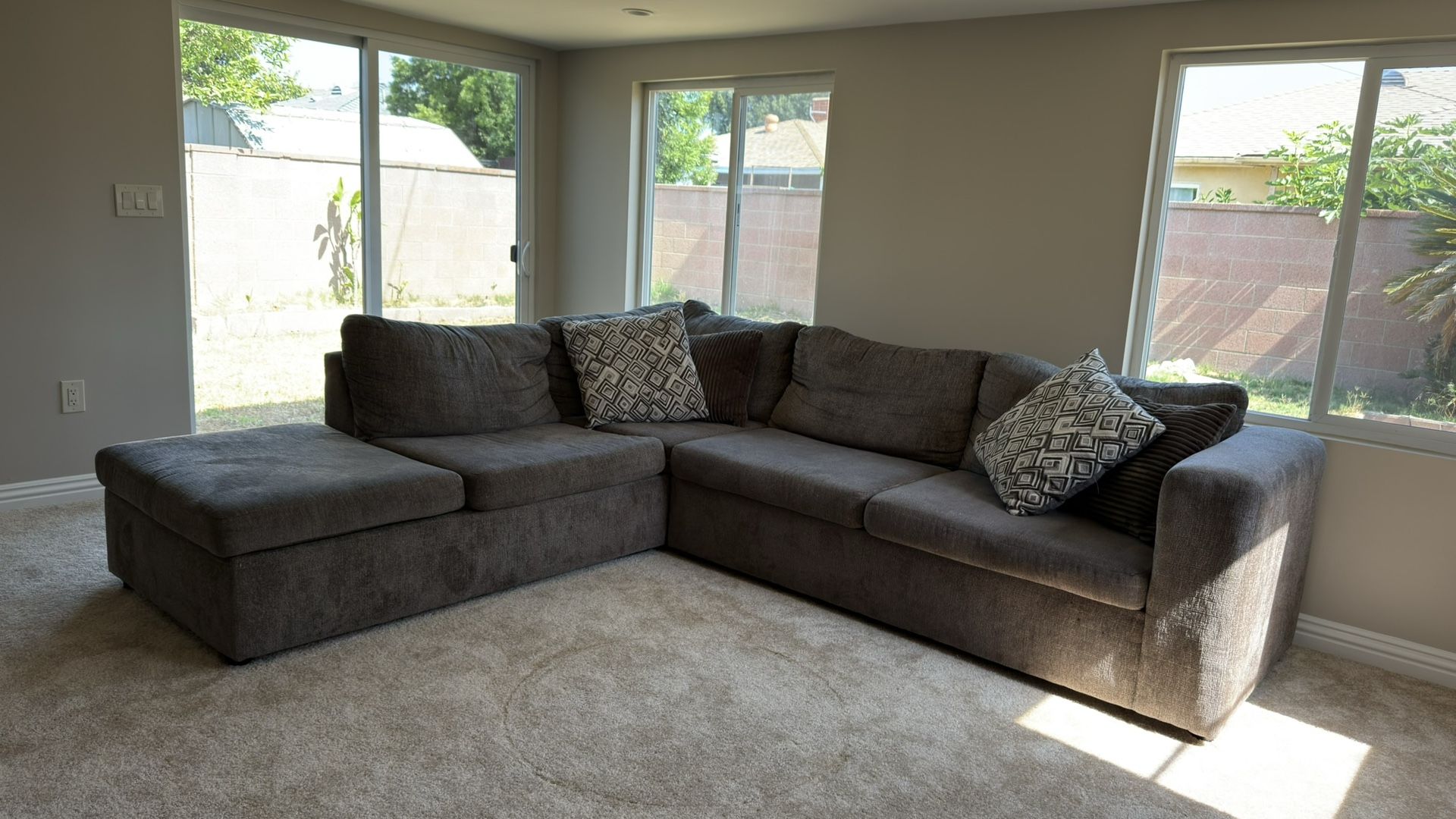 Modern L-Shaped Grey Couch – Like New!