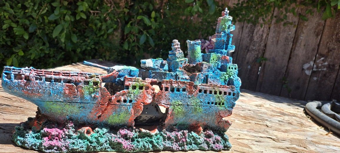 WRECKED SHIP FOR TANK 