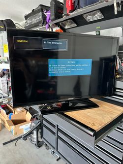 32” Samsung TV Works Perfect w/ Remote