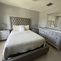 Queen bedroom set with chandelier lamps included 