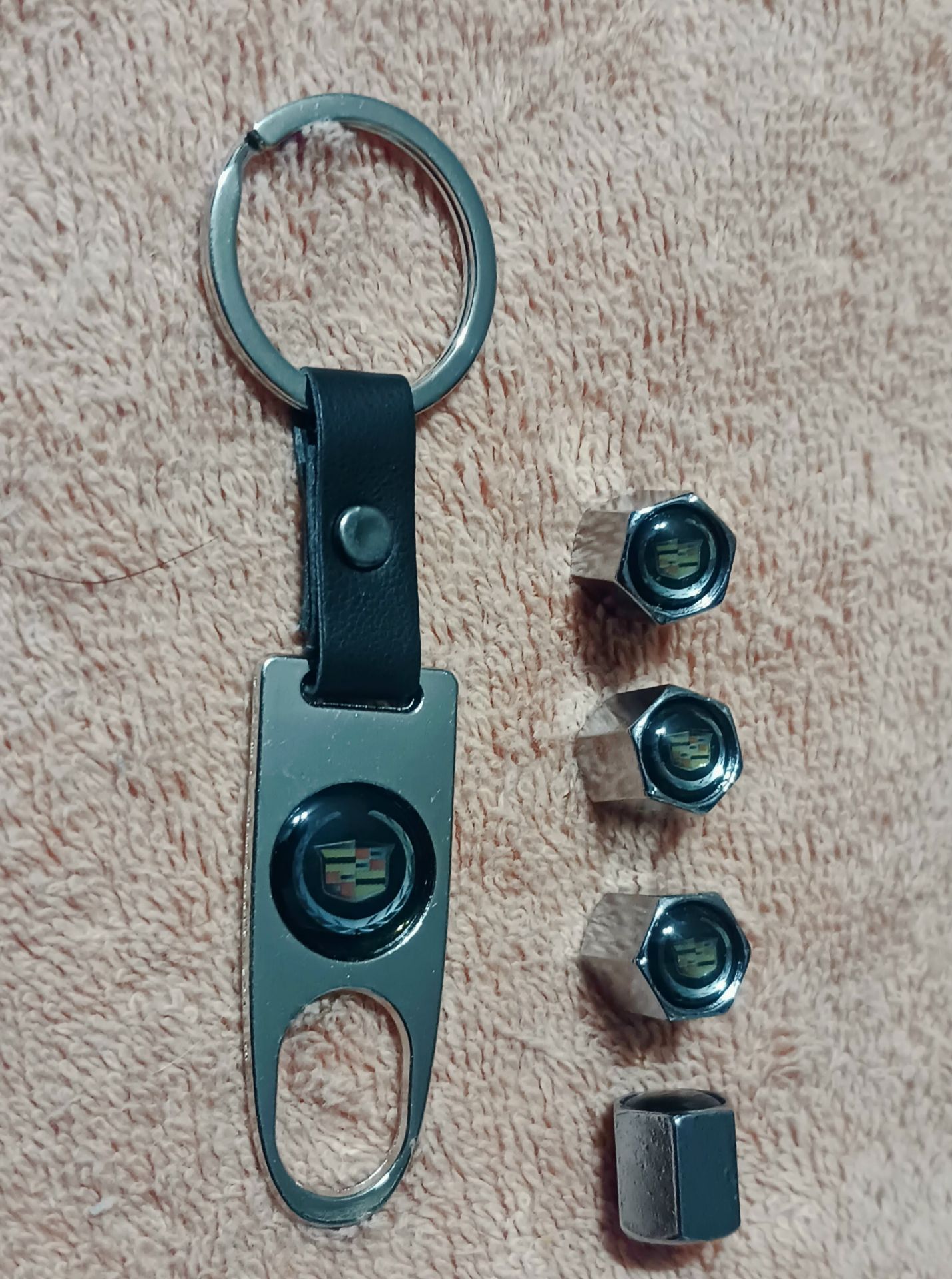 Cadillac Keychain w/4pc tire valves