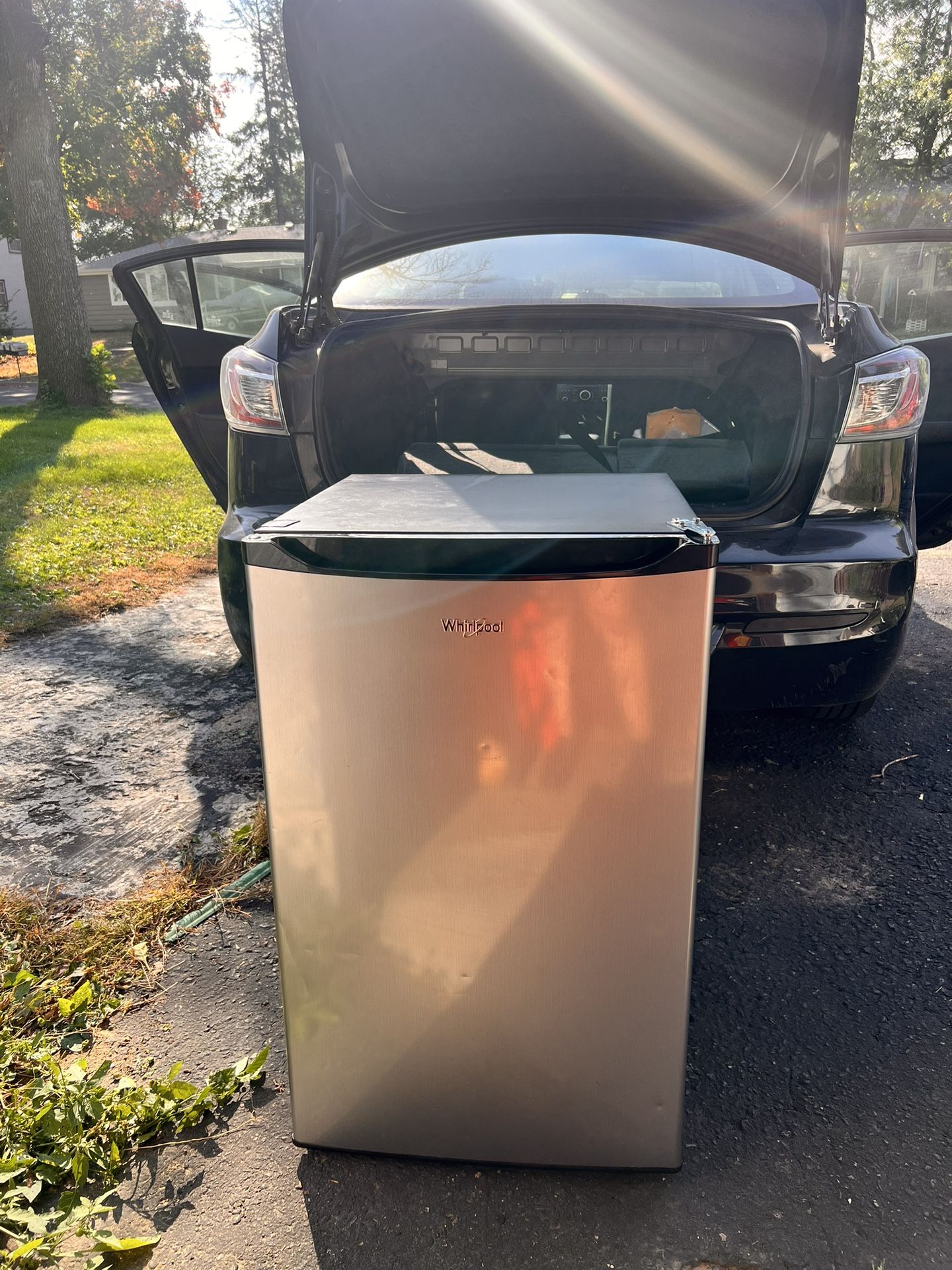 Whirlpool Mini Fridge-120 OBO