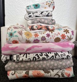 Handmade Double-Sided Swaddle Blankets (5x) And Matching Burp Cloths (4x)
