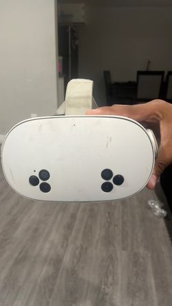 meta quest 3s and controllers