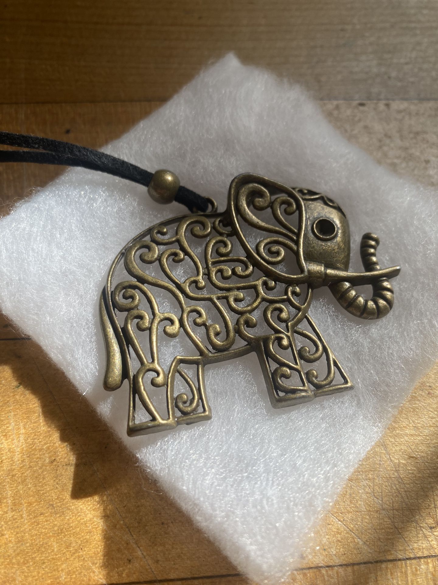 Elephant Pendant Necklace 🐘