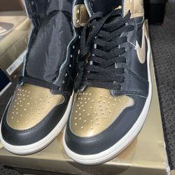 Air Jordan 1 Retro High OG Black Metallic Gold Size 8.5mens