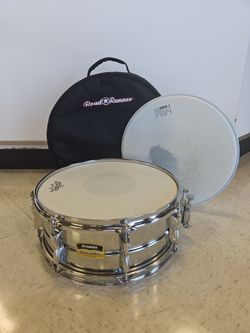 Yamaha SD265 Steel Shell 5.5 x 14 Snare Drum with Drum Head in Road Runner Soft Case P815394-1