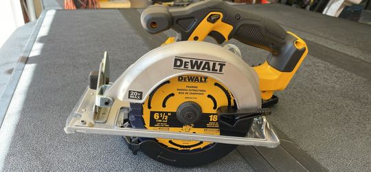 DeWalt Brand New 20V MAX 6-1/2” Blade Included Circular Saw (TOOL ONLY)