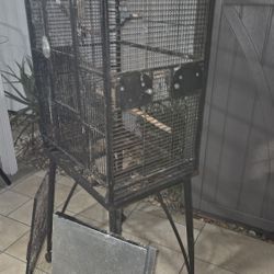 Jaula Negra De Hierro Fuerte Para Aves En Buenas Condiciones