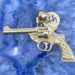 $750 Yellow Gold Revolver Gun Charm Pendant 