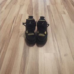 Jordan 4 Thunder