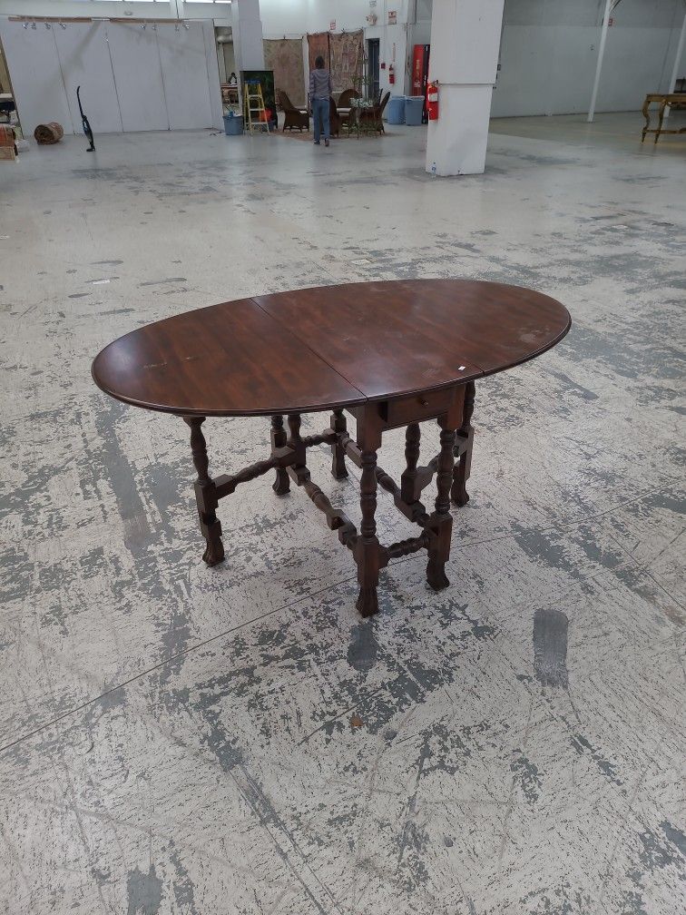 Antique drop leaf swing leg table