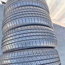 245/60r18 Kumho Tires Cón 80% De Vida Las 4 