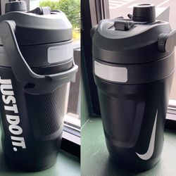 NIKE Hyper-Fuel Insulated Jug 64 oz. Chug Bottle... Value $40... 🚚MOVING OUT OF STORAGE📦