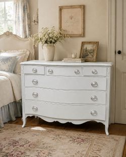 Vintage dresser