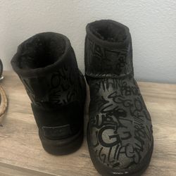 Graffiti UGG boots -like New 
