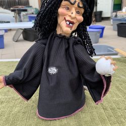 DANCING SINGING LIGHT UP WITCH