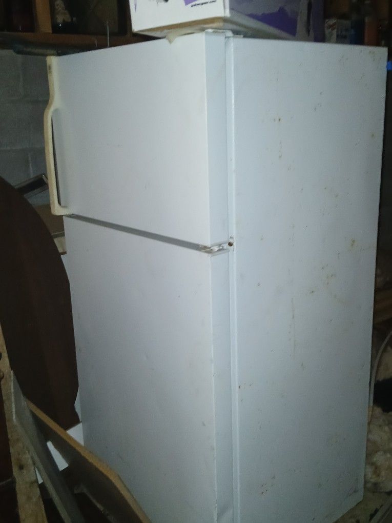 Refrigerator 