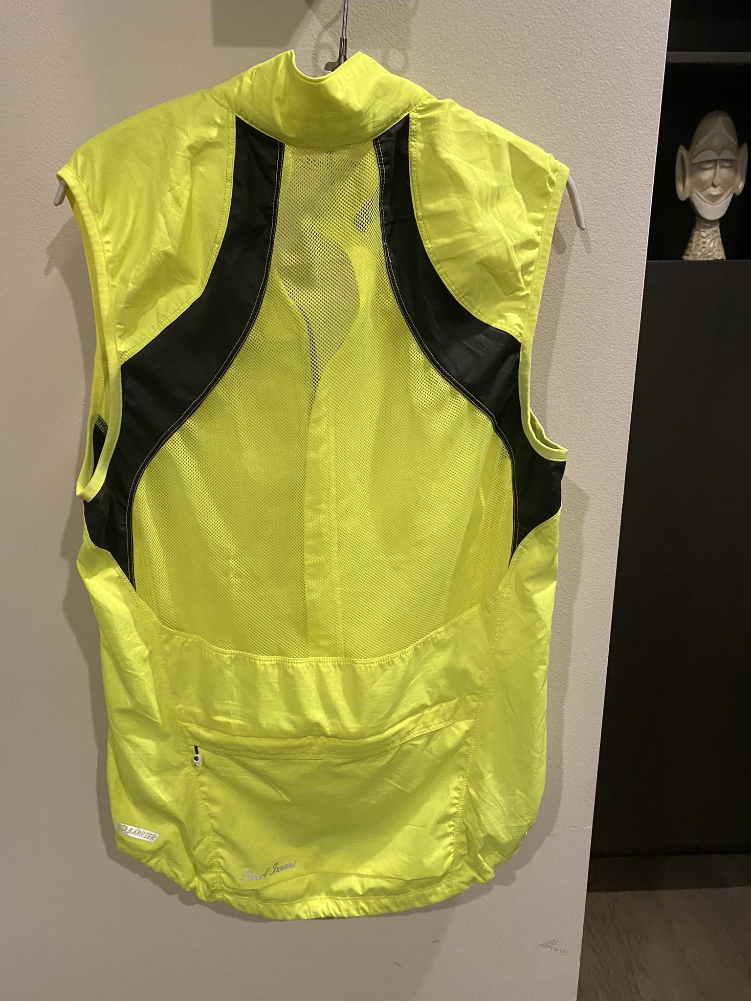 Pearl Izumi Womens Elite Barrier Vest With Open Mesh Rear Panel For Ventilation, Size L