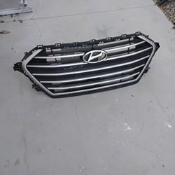 Hyundai Elantra 2017-018 Grill Used 