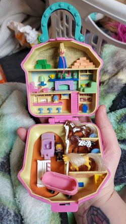 Vintage 1994 Polly Pocket Horse Stable Toy Set