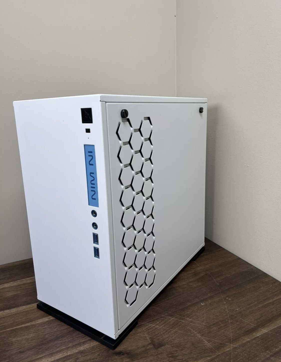 Pc Case (In Win 301 )
