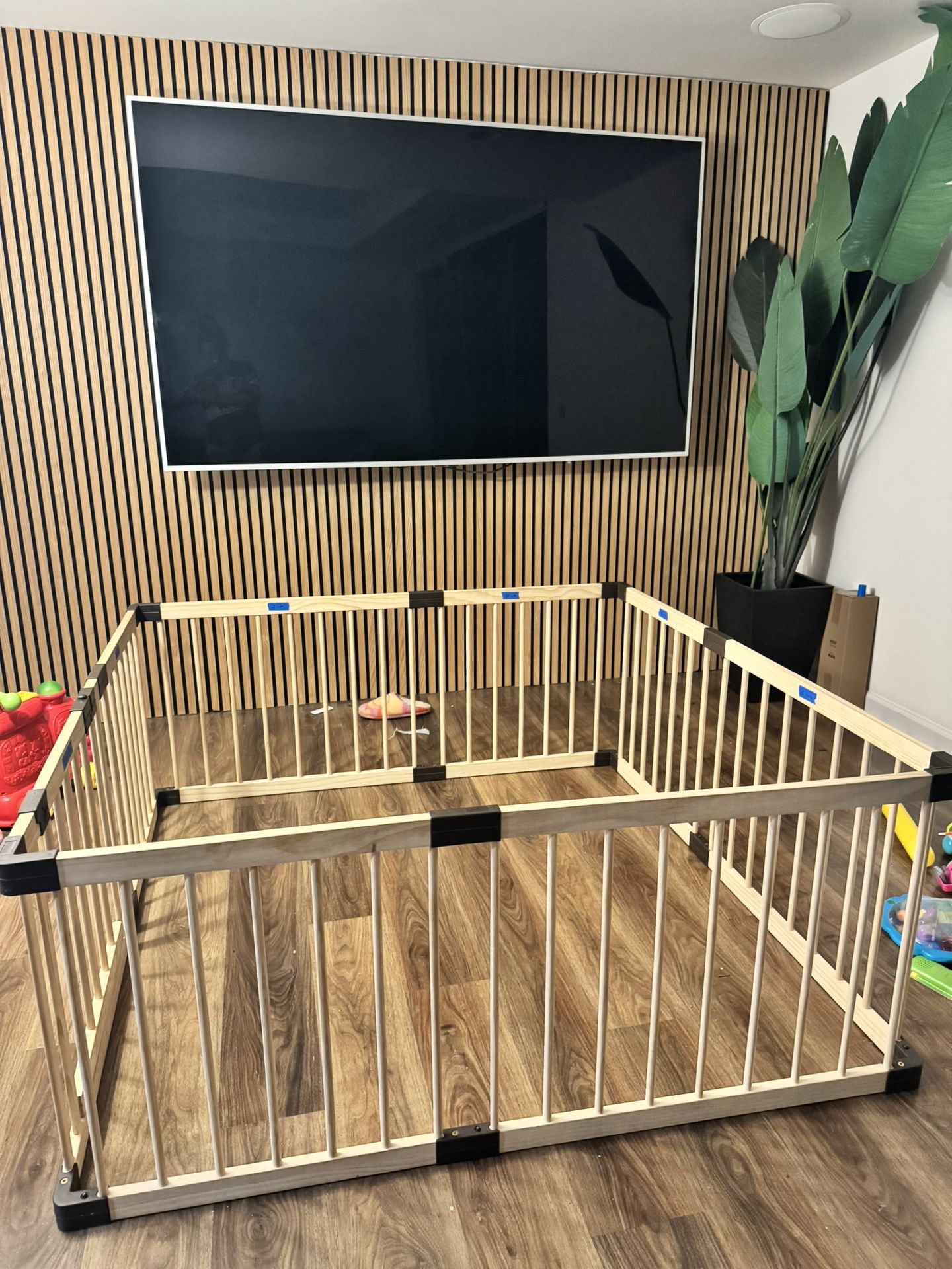 Wooden play pen