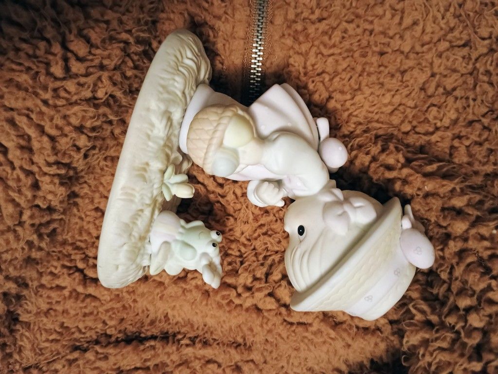 Precious moments Figurine