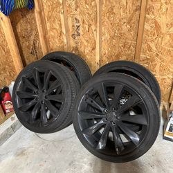Tesla Model S 21” Wheels And Tires (staggered)