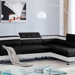 Izzi White/Black Sectional /couch /Living room set 