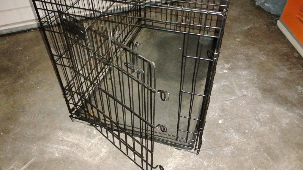 Pet Create/ Kennel With Tray 36" X 24"