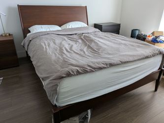 Mid-Century Modern Queen-size Bed Frame with Angled Headboard