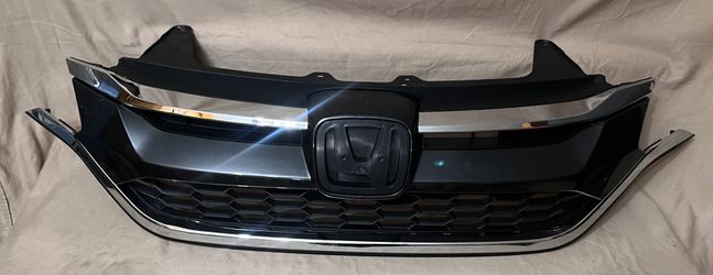 Honda CRV 2015-16 front bumper upper grille black and chrome